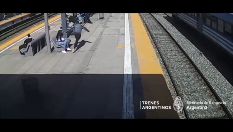 Robo Y Lo Cazaron Rapido Asi Cayo Un Arrebatador En La Estacion De Lomas De Zamora Zonales Zonales