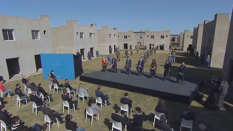 En un acto junto a Cristina de Kirchner, Alberto Fernández anunció la construcción de 55.000 viviendas