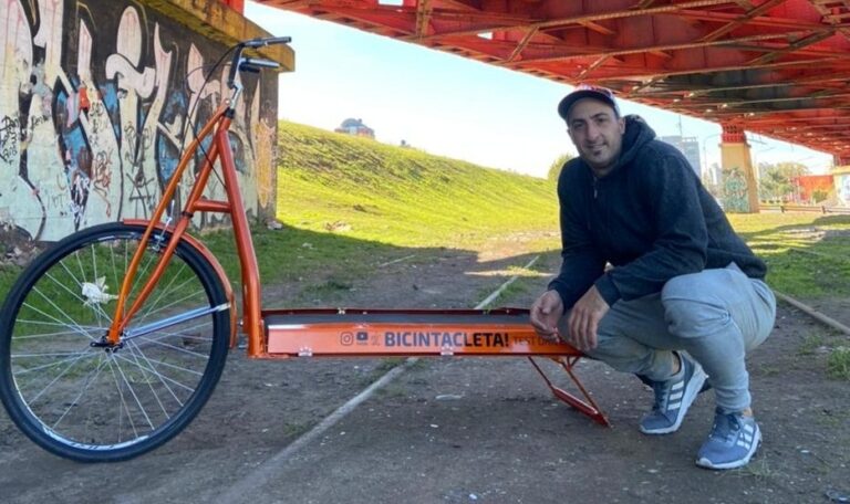 sector Deformación caja registradora Made in Lanús: juntó una bicicleta con una cinta de correr e inventó la  bicintacleta - Zonales | Zonales