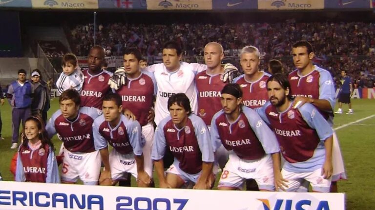 El equipo de Arsenal que salió campeón de la Copa Sudamericana 2007