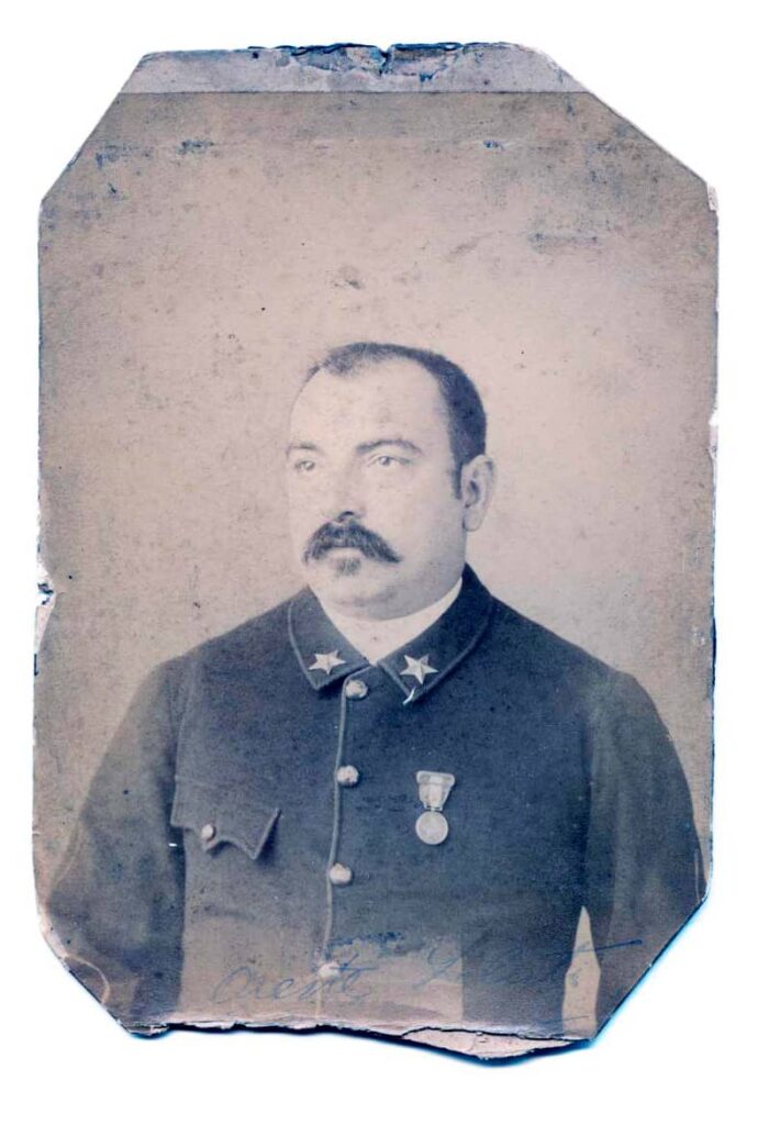 Don Oreste Liberti, hijo del fundador, fue el primer jefe del cuerpo activo de bomberos.