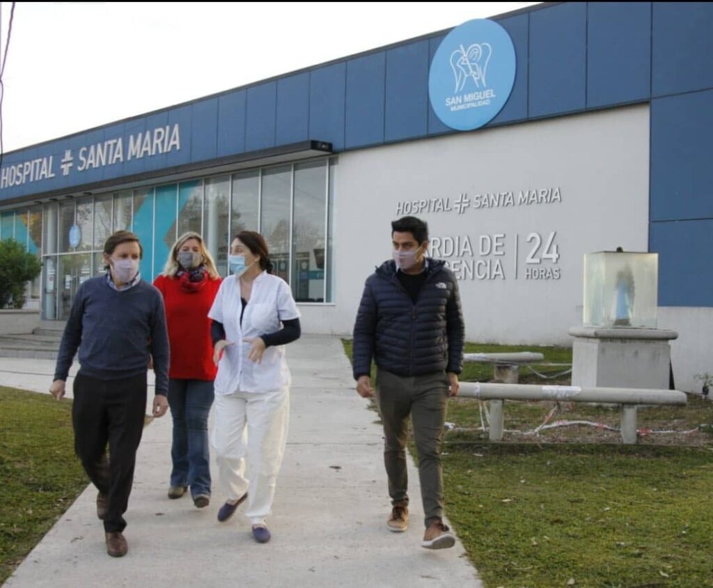 El intendente Jaime Méndez visitó el Hospital Santa María, donde funciona uno de los centros de testeos para el Covid-19.