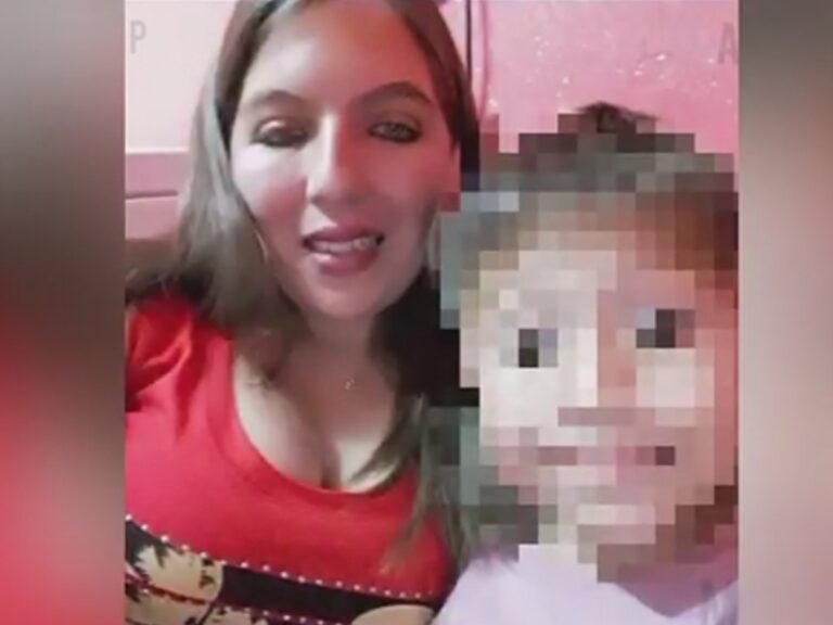 La víctima del femicidio de Villa Luzuriaga junto a su nene, testigo del hecho.