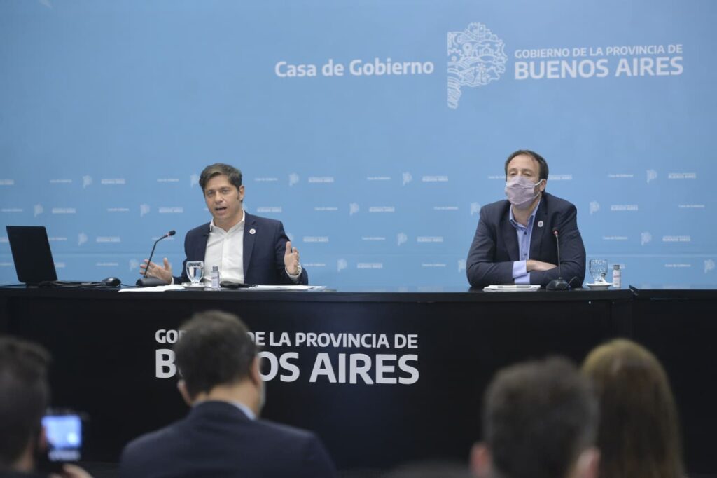 Kicillof brindó la conferencia junto al ministro de Hacienda y Finanzas, Pablo López.