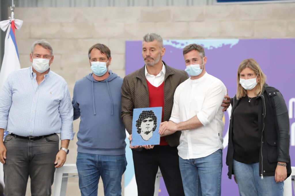 Federico Achával junto a Sergio Goycochea. Juntos presentaron un mosaico en homenaje a Diego Maradona.