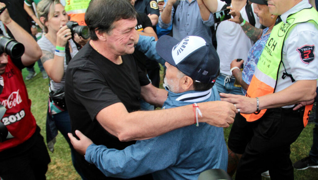 El último y emotivo saludo de Diego Maradona al único arquero que le atajó dos penales en un partido