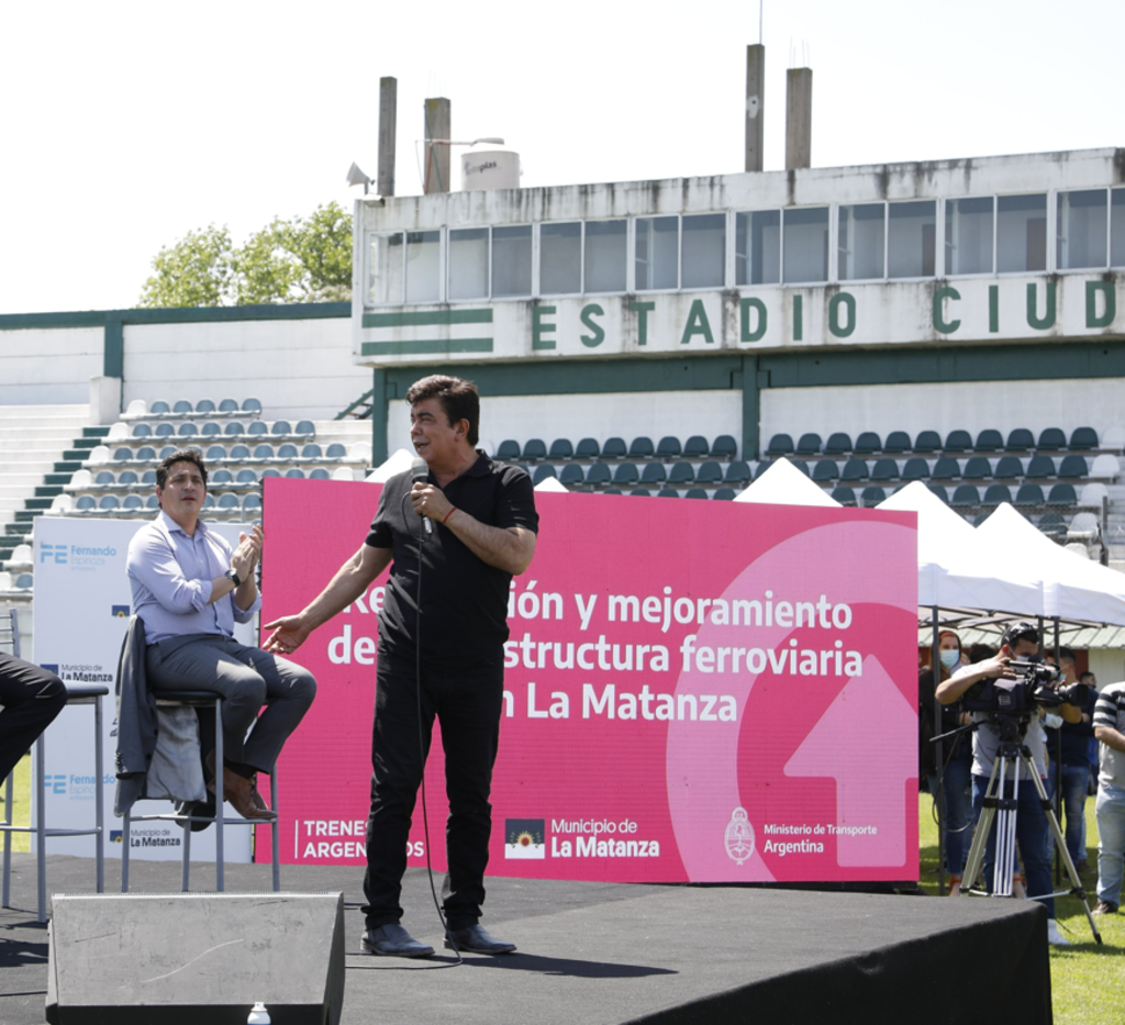 "Los vecinos de Ramos Mejía los esperaban hace más de 20 años", dijo Fernando Espinoza.