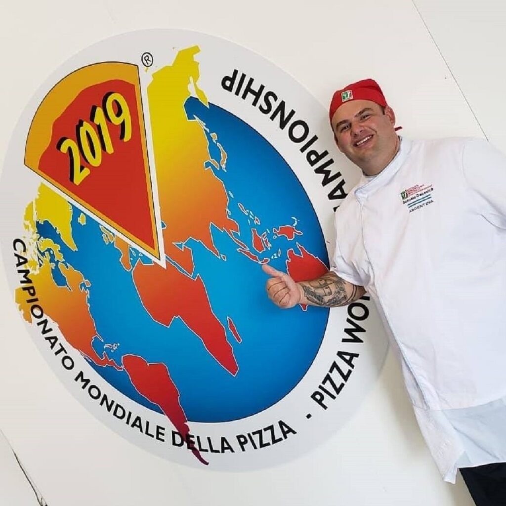 Un vecino de General Rodríguez hace la mejor pizza de Sudamérica, rompe récords e irá por segunda vez al Mundial