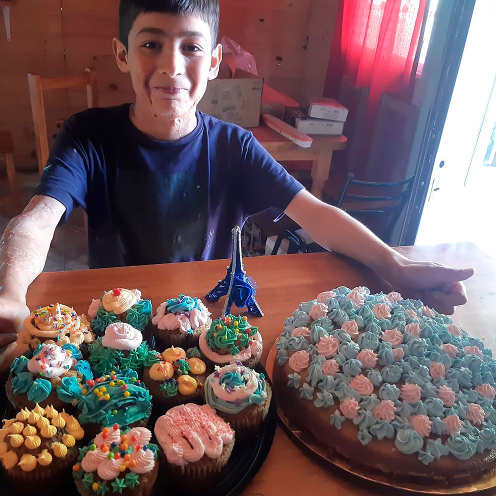 Joaquín es un nene de 10 años de General Rodríguez que se quemó el 25% de su cuerpo, se recuperó y hoy sueña con ser pastelero