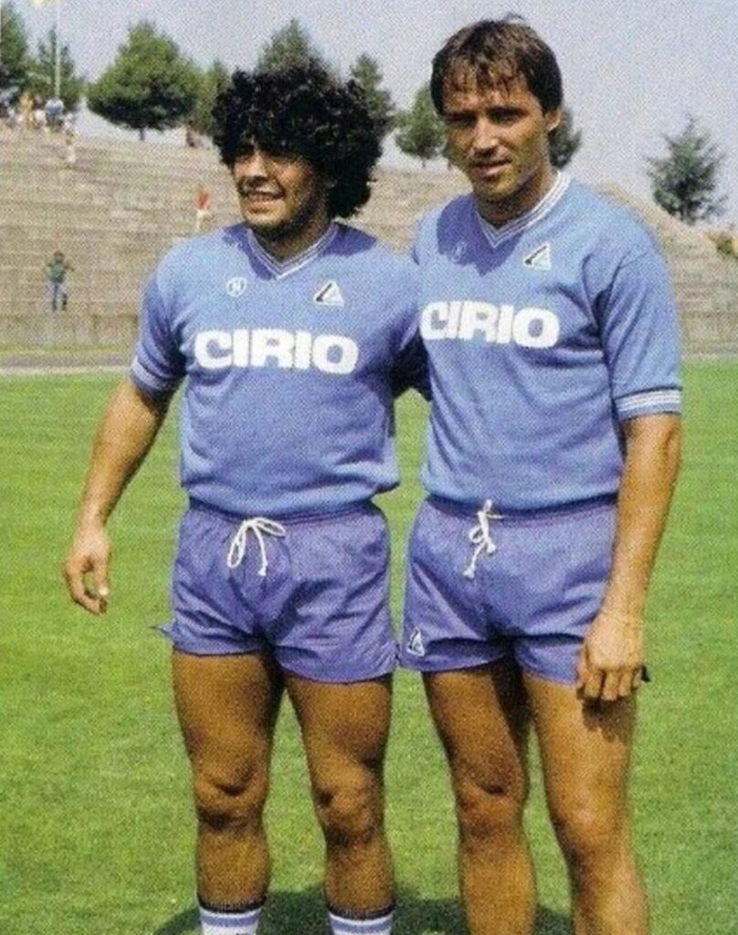 A medio siglo del debut Ricardo Bertoni, el socio de Bochini y de Maradona que hoy juega su partido más difícil