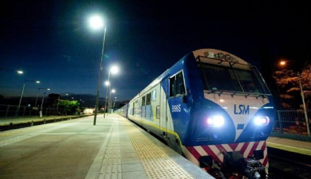El tren de la línea San Martín amplía el horario nocturno y suma 31 nuevos servicios diarios en el ramal que une CABA con Pilar y Dr. Cabred