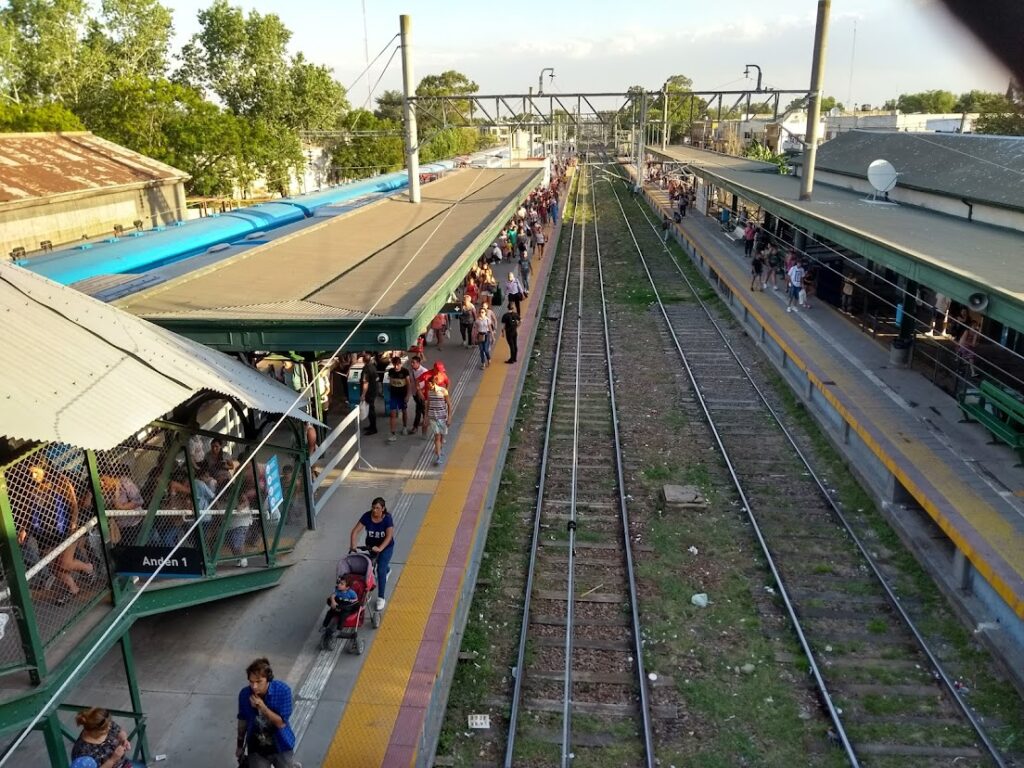 El tren de la línea San Martín amplía el horario nocturno y suma 31 nuevos servicios diarios en el ramal que une CABA con Pilar y Dr. Cabred