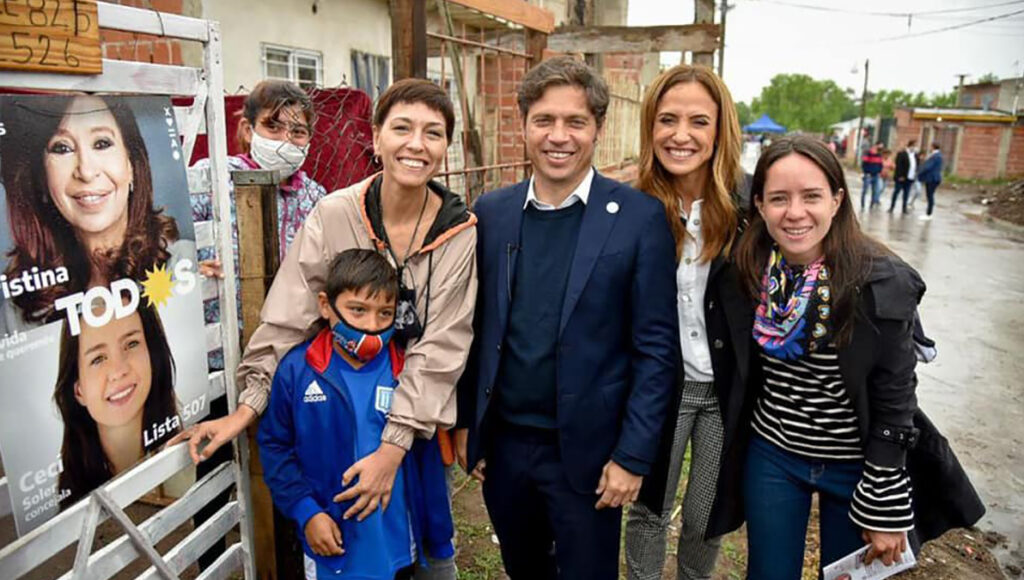 Mayra Mendoza, Axel Kicillof y Victoria Tolosa Paz en campaña en Quilmes