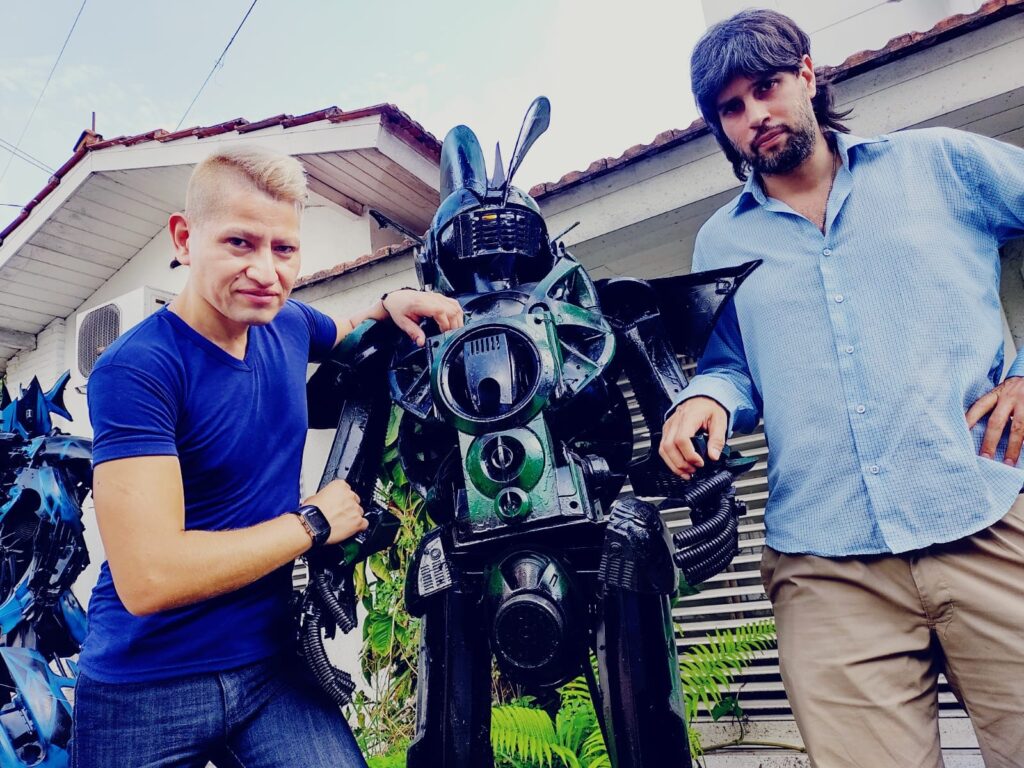 La casa de Adrogué custodiada por robots: la historia detrás de una rareza del Conurbano