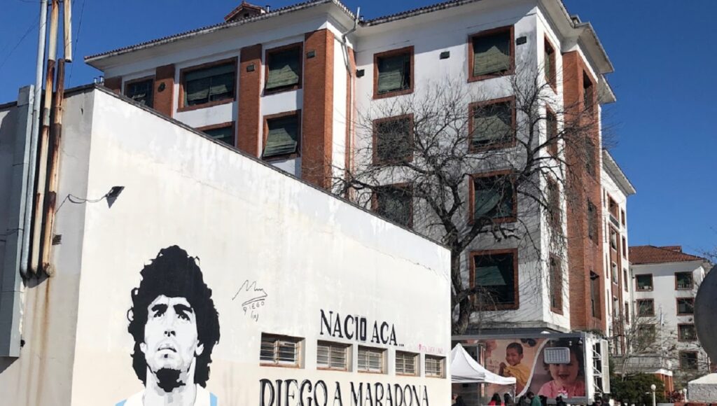 Otro homenaje a Diego Maradona en el Hospital Evita de Lanús donde nació: se recuperó el helipuerto y llevará su nombre