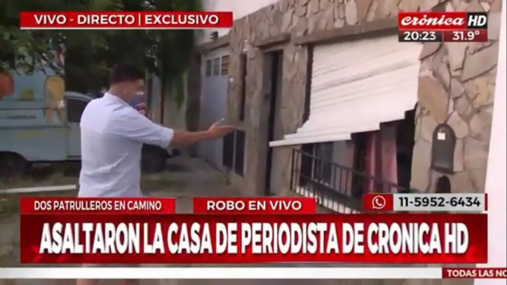 Video: periodista abandonó un móvil de televisión al enterarse en vivo que estaban desvalijando su casa
