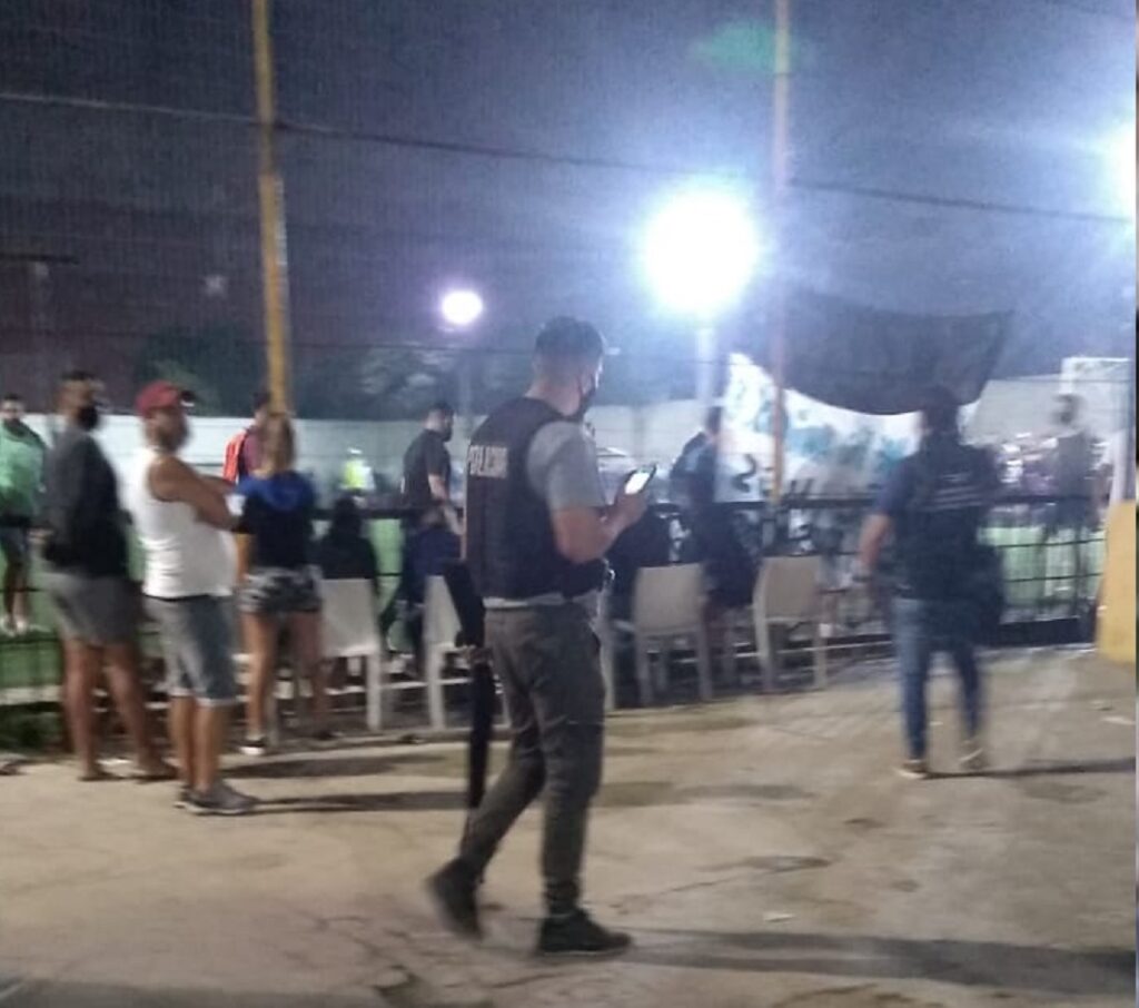 Solano: torneo de fútbol terminó en una batalla campal, con una joven atropellada por un auto y un conductor detenido