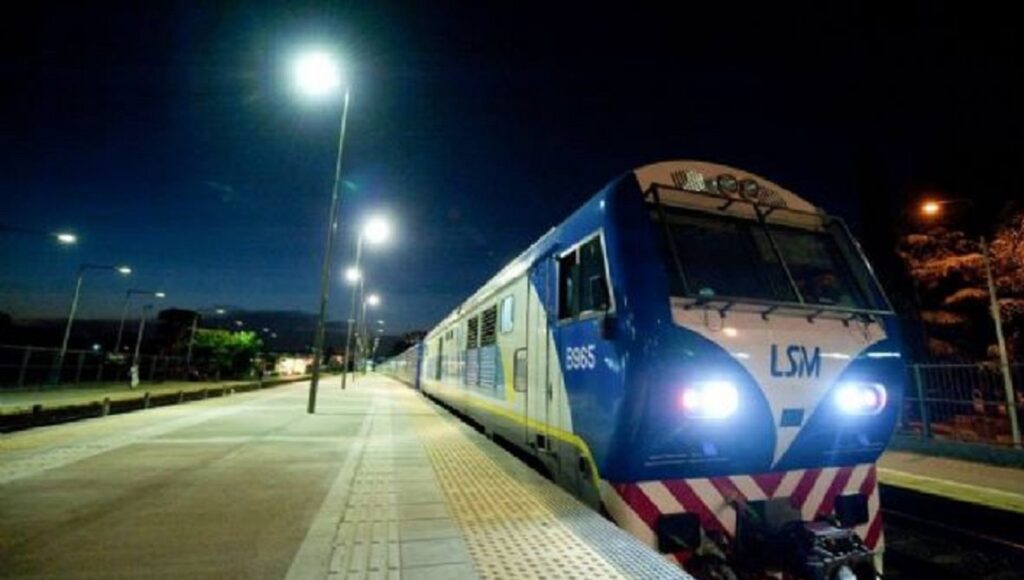 Nuevo retroceso en la electrificación del Ferrocarril San Martín: dieron de baja la licitación y deberán relanzar la obra