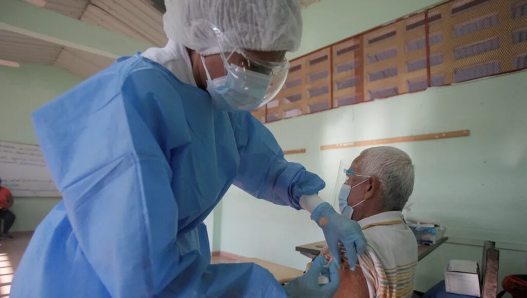 Vacunación Covid-19 en la Provincia: los mayores de 60 años podrán aplicarse la tercera dosis sin turno