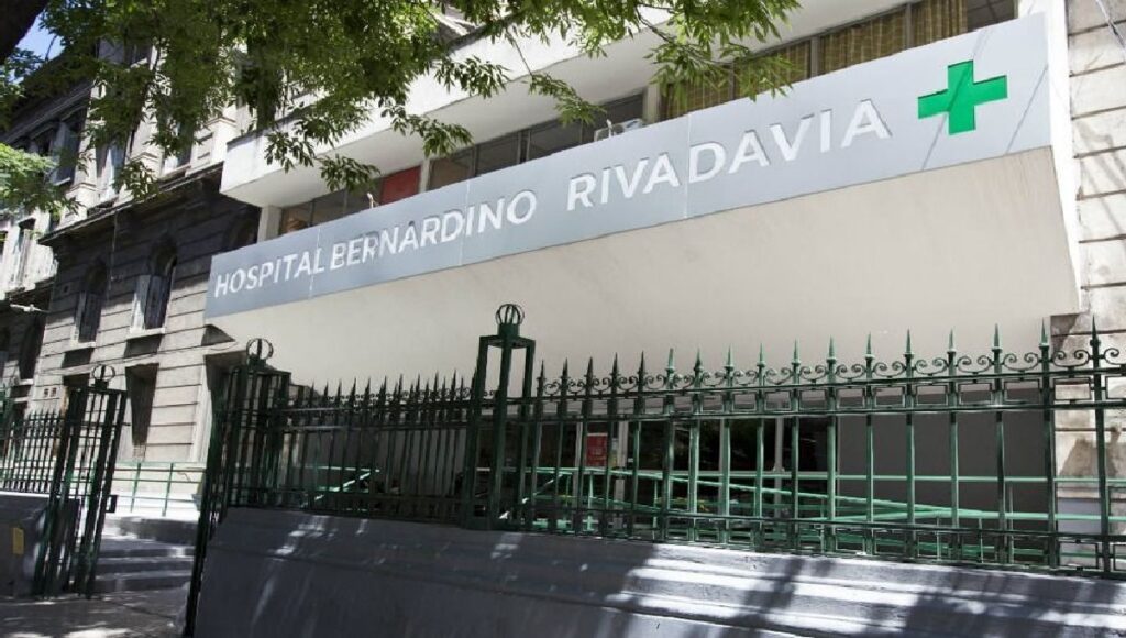 Hospital Rivadavia, donde trabaja el doctor Dr. Mario Fitz Maurice, quien tuvo fuertes cruces en Twitter con personas antivacunas.