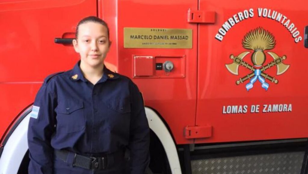 Tiene 15 años, integra el cuartel de Bomberos de Lomas de Zamora y espera ser mayor para salir a una emergencia