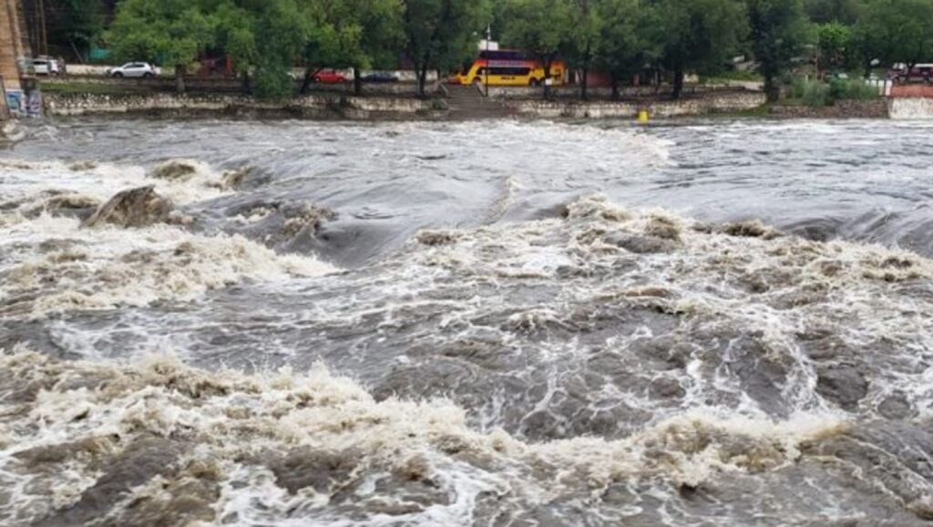 Vecino de Tigre arriesgó su vida para rescatar a una adolescente que se ahogaba en la creciente de un río de Córdoba