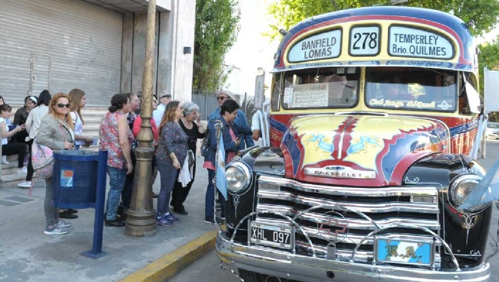 Colectivo 278 que hace recorrido turístico en Lomas de Zamora