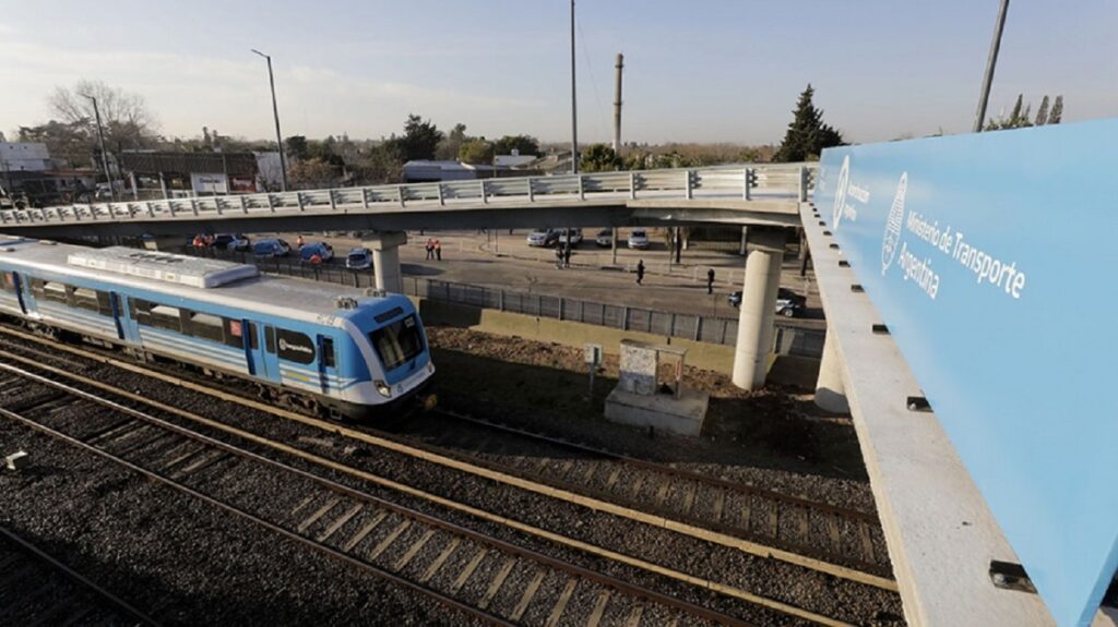 Morón: definieron dónde estarán y cómo serán los tres puentes sobre las vías del tren Sarmiento y anunciaron un túnel proyectado hace 30 años