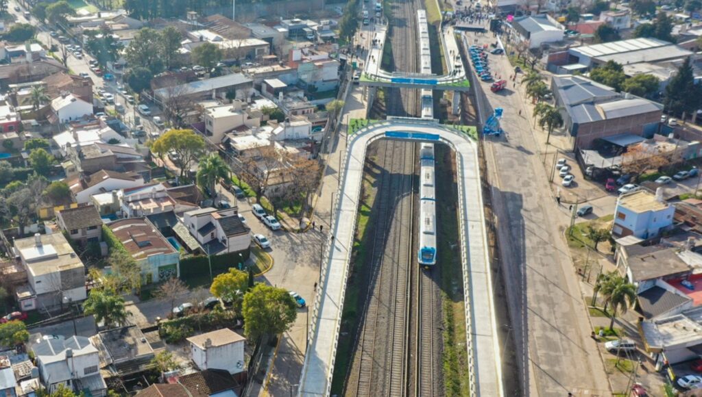 Morón: definieron dónde estarán y cómo serán los tres puentes sobre las vías del tren Sarmiento y anunciaron un túnel proyectado hace 30 años
