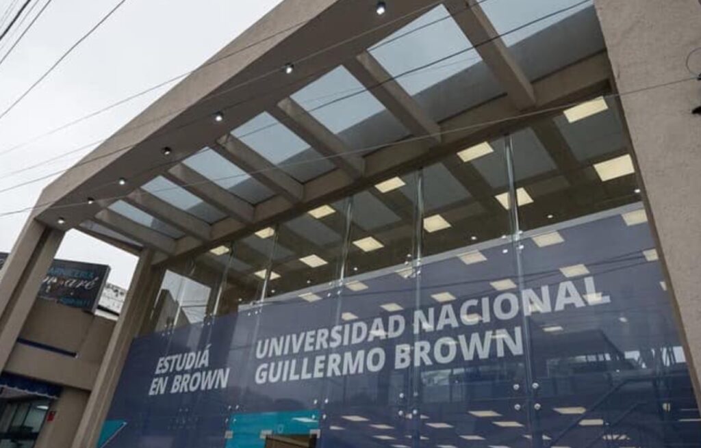 La Universidad de Almirante Brown abrió una nueva sede en Adrogué: qué cursos y talleres ofrece