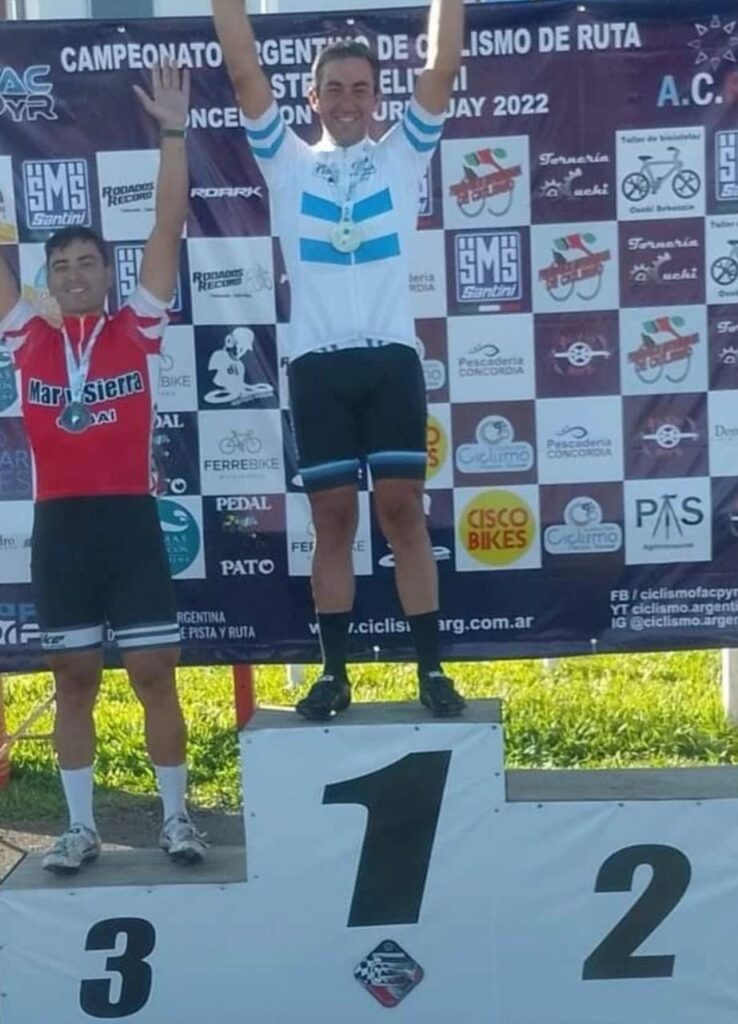 La historia de superación de un vecino de Lomas de Zamora: una promesa a su hija lo llevó del sobrepeso a ser campeón argentino de ciclismo