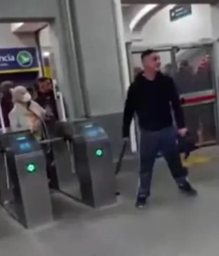 Video de furia y descontrol en el tren Belgrano Sur: pasajeros agredieron a dos policías