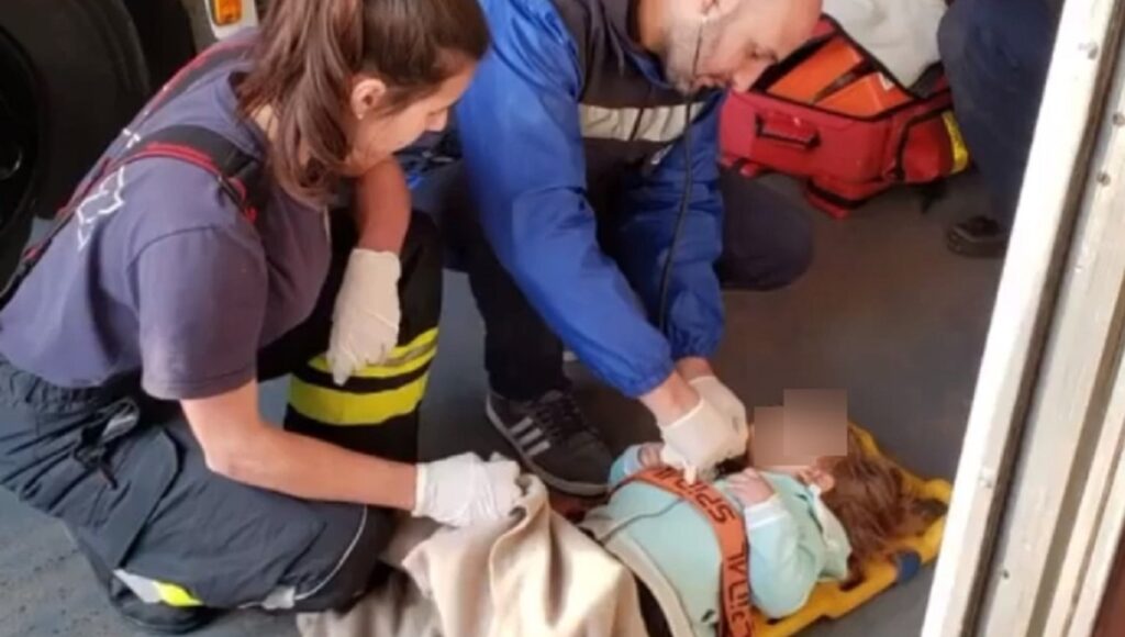 Video: así actuaron los Bomberos de Lomas de Zamora para salvarle la vida a una nena de 2 años