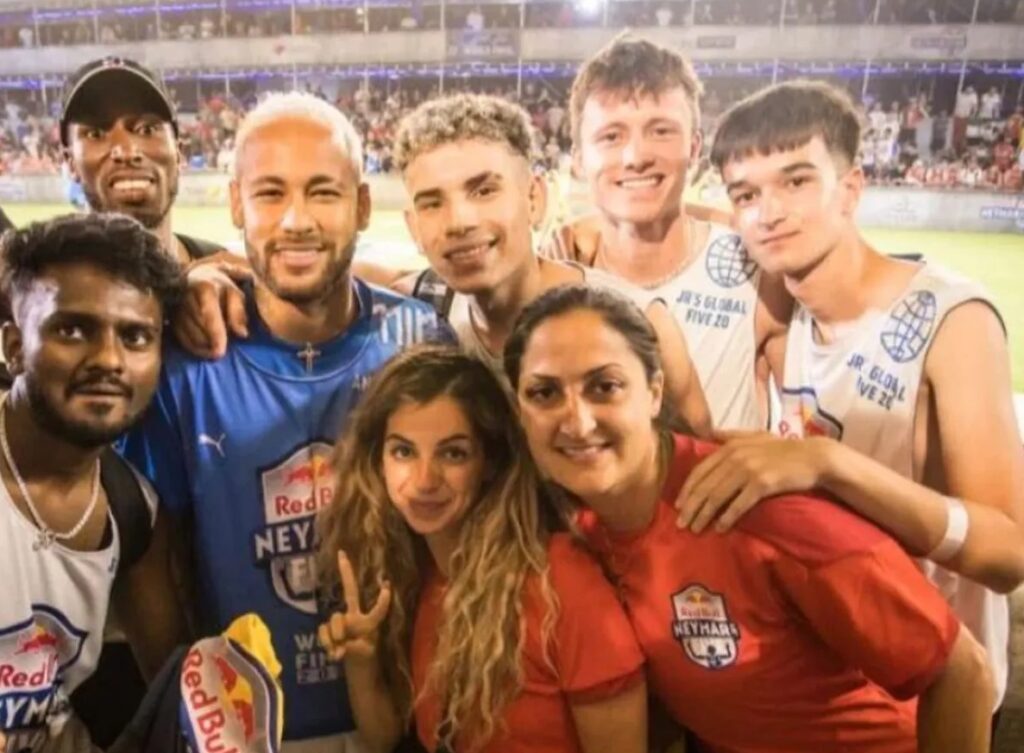 La historia del joven de El Palomar elegido por Neymar para jugar un torneo de fútbol callejero en Qatar