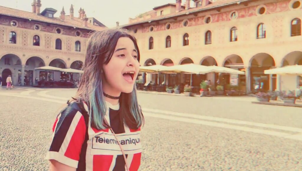 Video: la historia de la nena de 12 años que es furor en las redes por cantar canciones de Chacarita en Italia