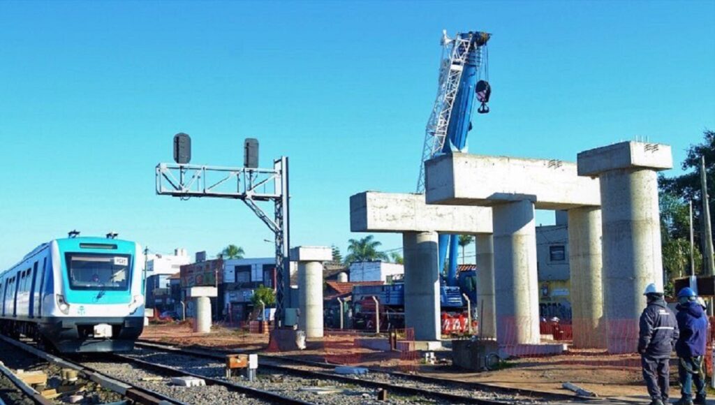 Instalan nuevos puentes vehiculares sobre las vías del tren Sarmiento en el límite entre Merlo e Ituzaingó: cuándo estarán habilitados