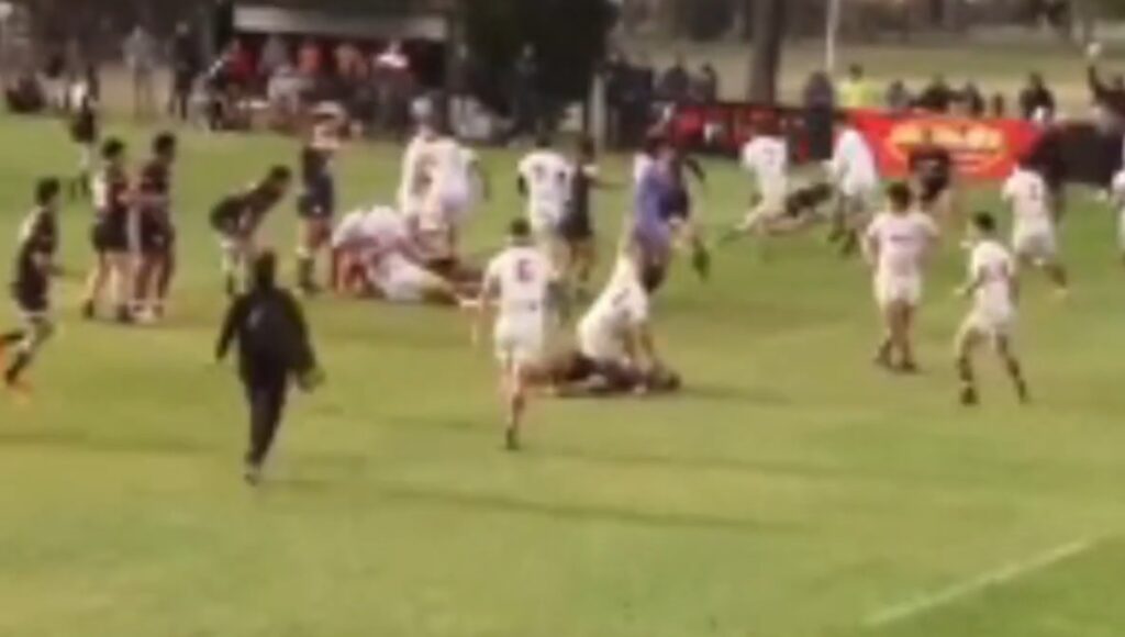 Video: un jugador de rugby le salvó la vida a un rival durante un partido en Merlo
