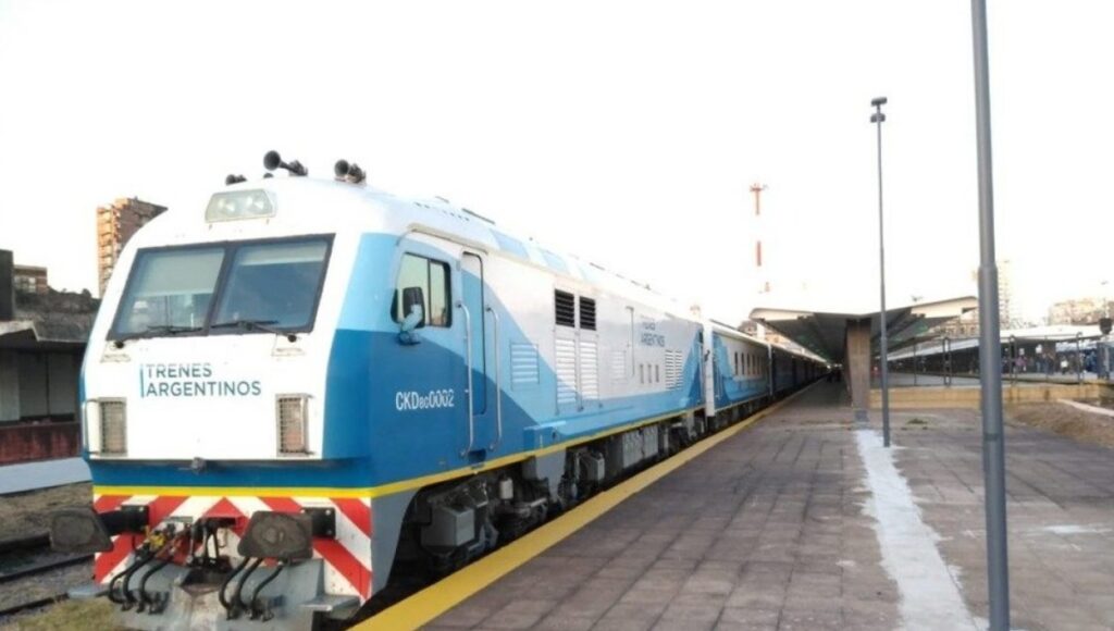 El tren Sarmiento que conecta Once y Bragado sumará una parada en el oeste del Conurbano: las frecuencias del recorrido y el costo del boleto