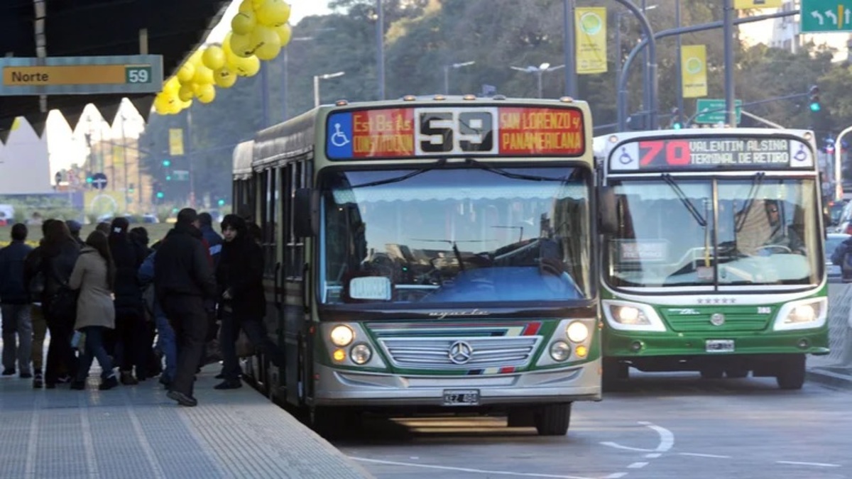 Más de 120 líneas de colectivos reducen a la mitad el servicio: cuánto ...