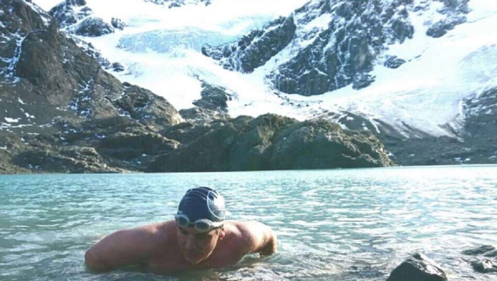 Los secretos del guardavida de Quilmes que se mudó a Usuhaia e instaló un nuevo deporte: nadar "en cuero" en aguas heladas