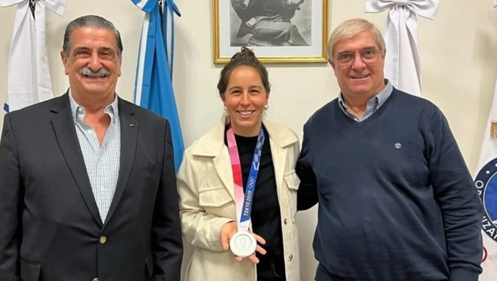 Sofía Maccari Las Leonas Robo Medalla Olímpica Escobar