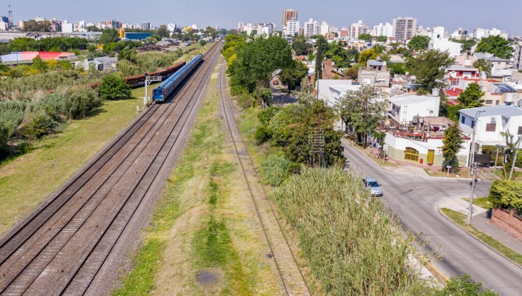 El nuevo ramal Haedo–Caseros del tren San Martín tendrá ocho pasos a nivel: dónde estarán ubicados