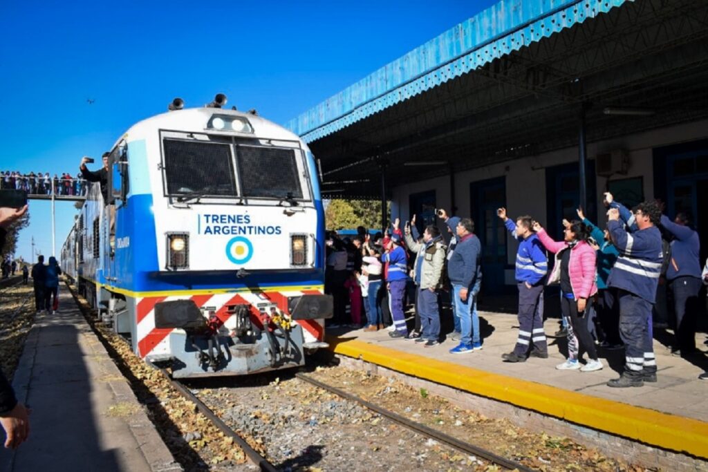 Reactivan un servicio de larga distancia del tren San Martín después de 30 años con parada en Pilar: a dónde va y cuándo empieza a funcionar