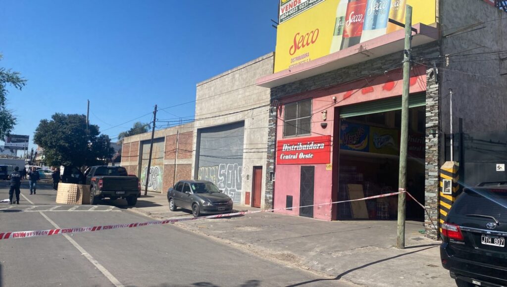 Brutal asesinato de un empresario en Castelar: lo acribillaron a tiros la puerta de su distribuidora