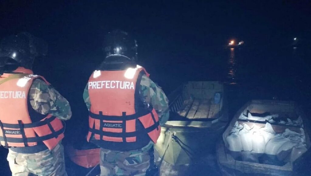 Desesperada búsqueda de dos hombres en San Fernando: iban en bote y los embistió la lancha de un conductor borracho en el Río Luján