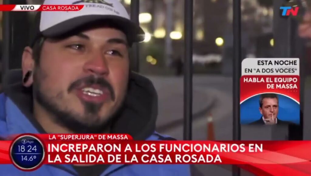 Quién es el manifestante de Moreno que agredió a Sergio Massa y lloró en cámara