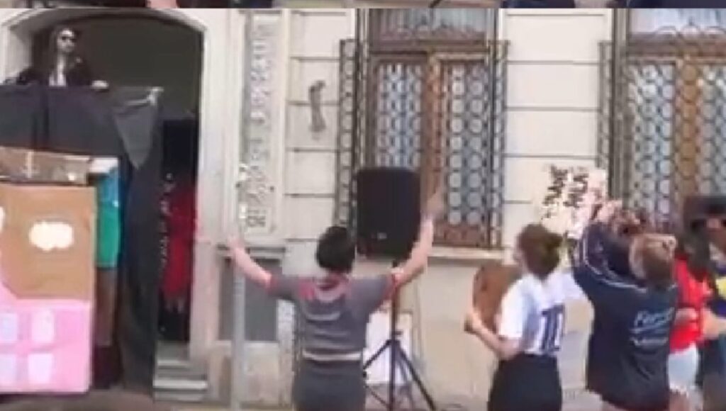 “Planeros” y “vagos”: alumnos de un colegio hicieron una parodia de Cristina Kirchner que terminó en escándalo
