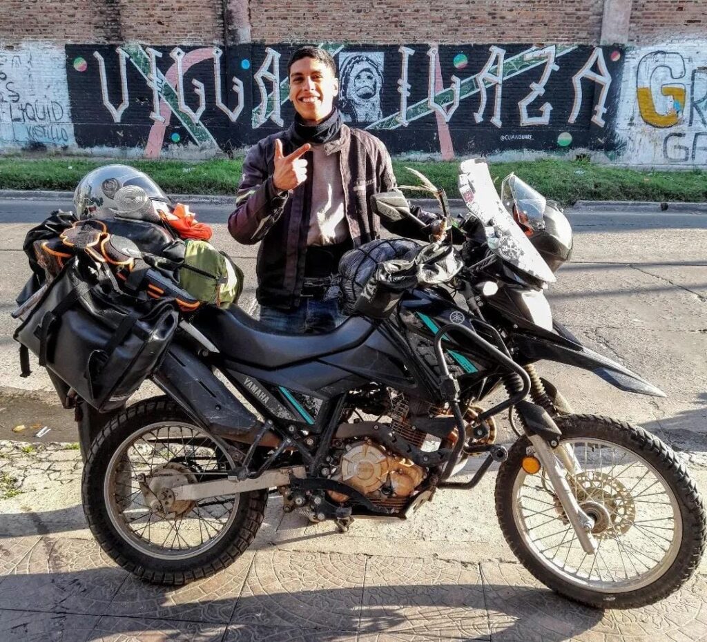 El peluquero de Lanús que atravesó todo el país con su moto: el rebusque que le permitió sostener el viaje y las enseñanzas que le dejó