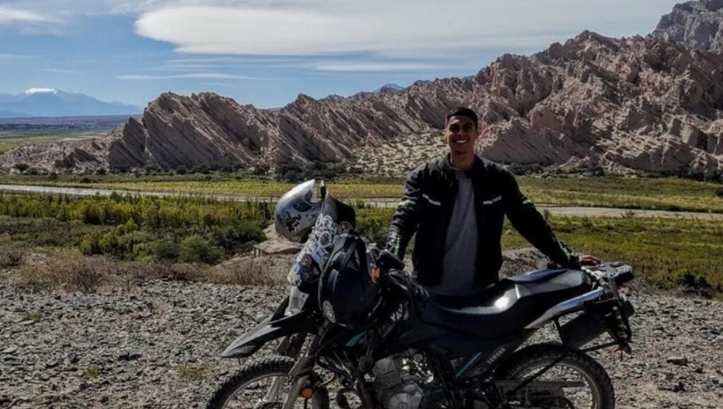 El peluquero de Lanús que atravesó todo el país con su moto: el rebusque que le permitió sostener el viaje y las enseñanzas que le dejó