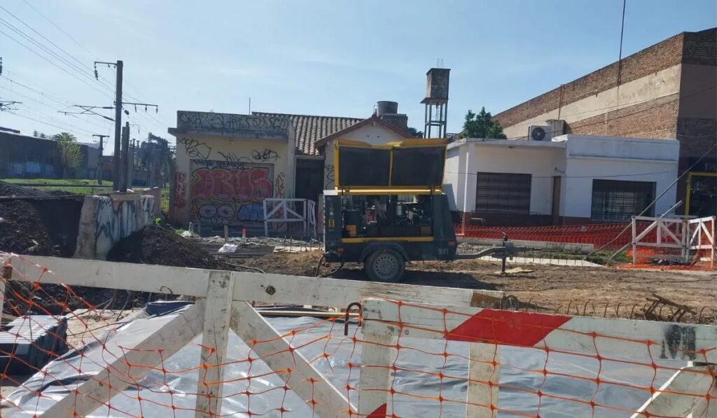 Comenzaron a construir en Monte Grande un paso bajo nivel que conectará a dos hospitales: cuánto durará la obra